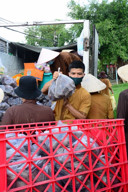 Continuing to support people in need in the Covid-19 pandemic of Hoang Phap Pagoda (series 2)